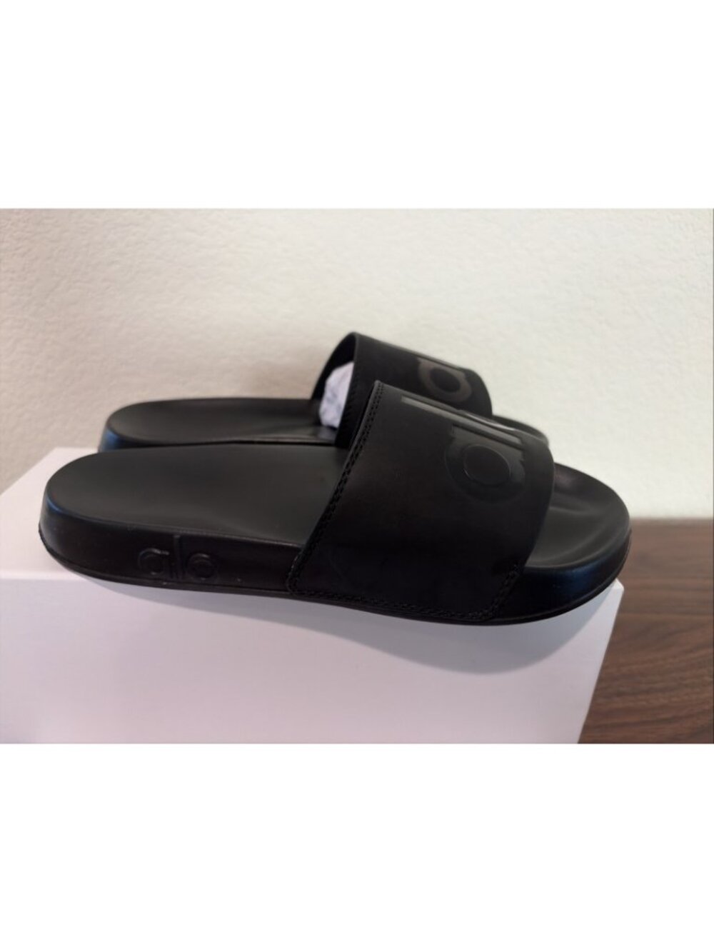Alo Yoga The It Slide 2 Black Slides Womens Size 6 NIB W7108R New In Box - Picture 3 of 5